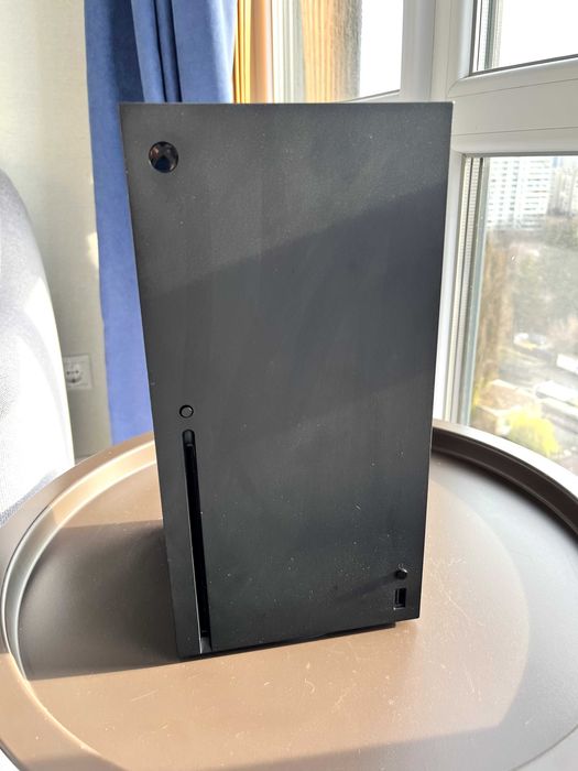 Xbox Series X 1TB + 2 геймпади + Mortal Kombat 11 Диск