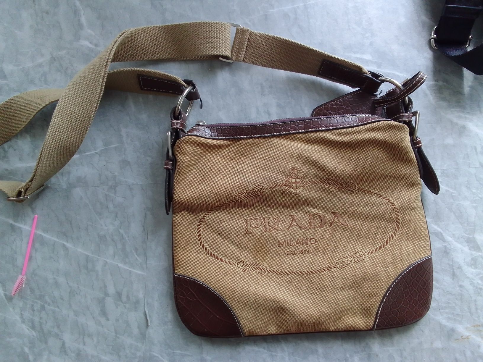 Сумка відомого бренду Prada