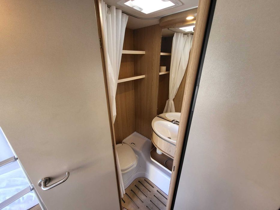 Wynajem przyczepa kempingowa 6 osobowa LMC Sassino 470 K DMC 1200 kg