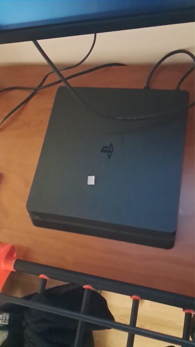 PlayStation 4 + 2 comandos e 2 jogos