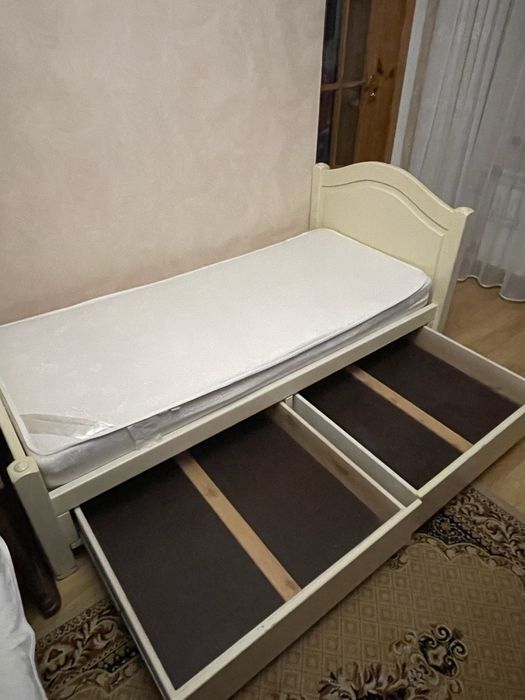 Ліжко односпальне з шухлядами та матрацом