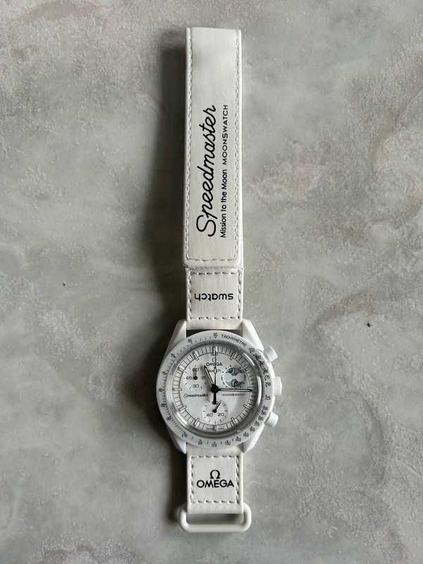 Omega x Swatch Snoopy SO33W700 - Kapsuła Czasu 2025