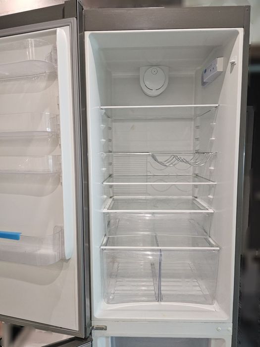 Продаю холодильник Zanussi ZRB38313XA. Не робочий