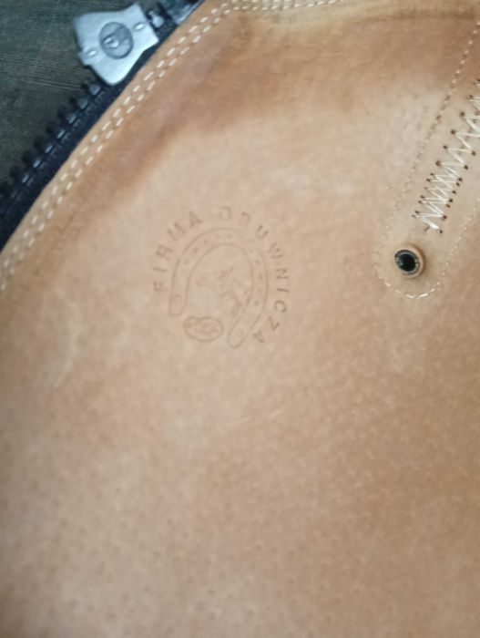 Czapsy damskie skóra