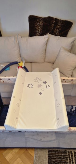 Łóżeczko turystyczne z moskitierą + materac + przewijak