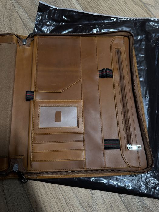 папка A4 из коричневой кожи, с отделениемц для планшета