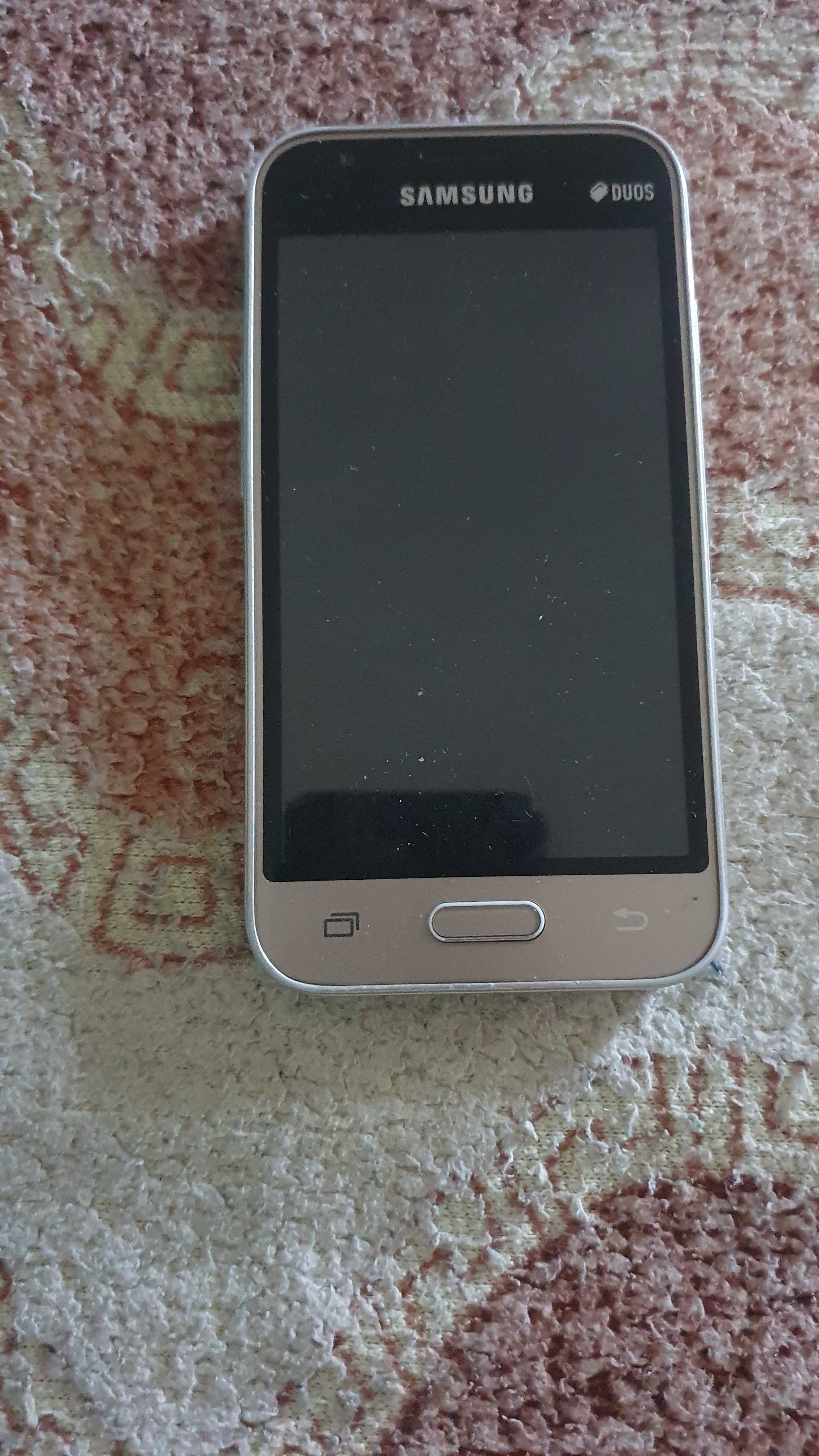 Продам телефон Samsung J1