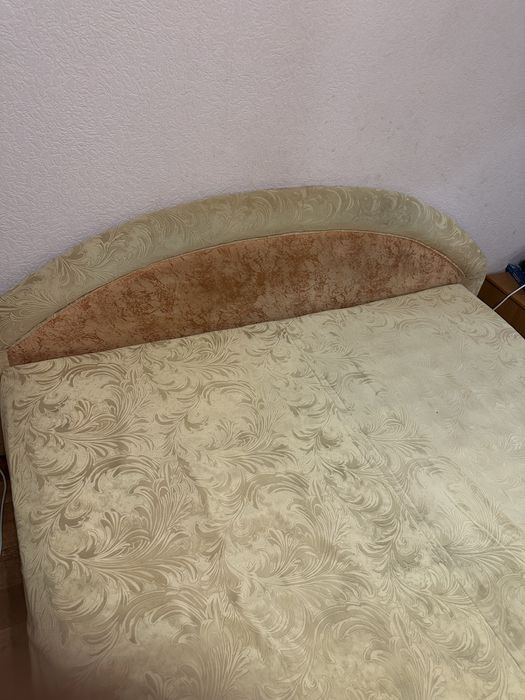 Двоспальне м’яке ліжко з нішею 160 на 200