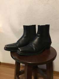 Botas pretas de couro