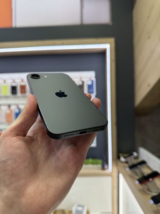 iPhone 16e 128GB Black