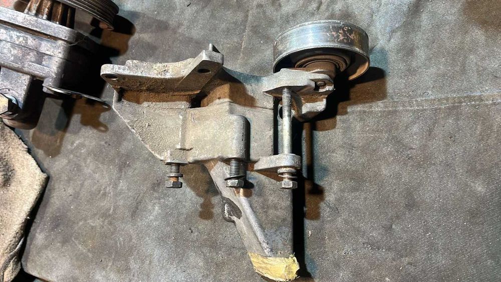 Подушкa двигуна  BMW Skoda VW SeaT   Espero кронштейн опорa