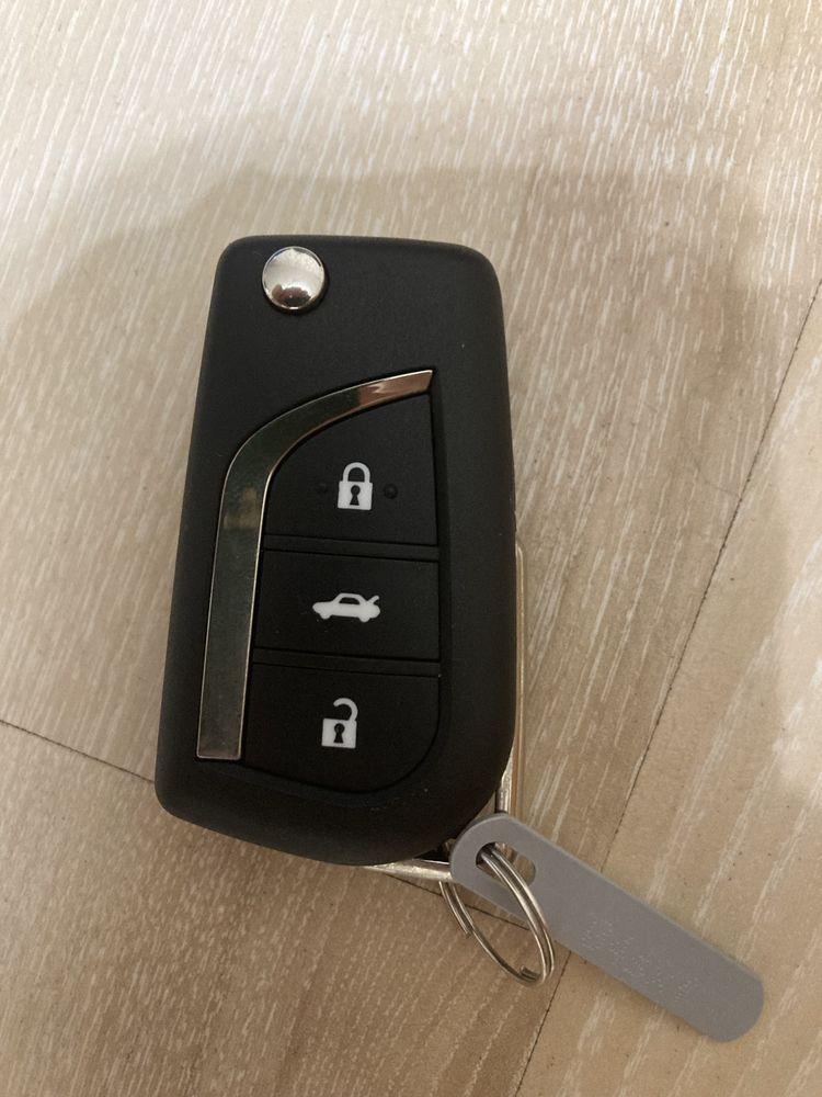 Ключ чіп Toyota Corolla 180 2017 оригінал