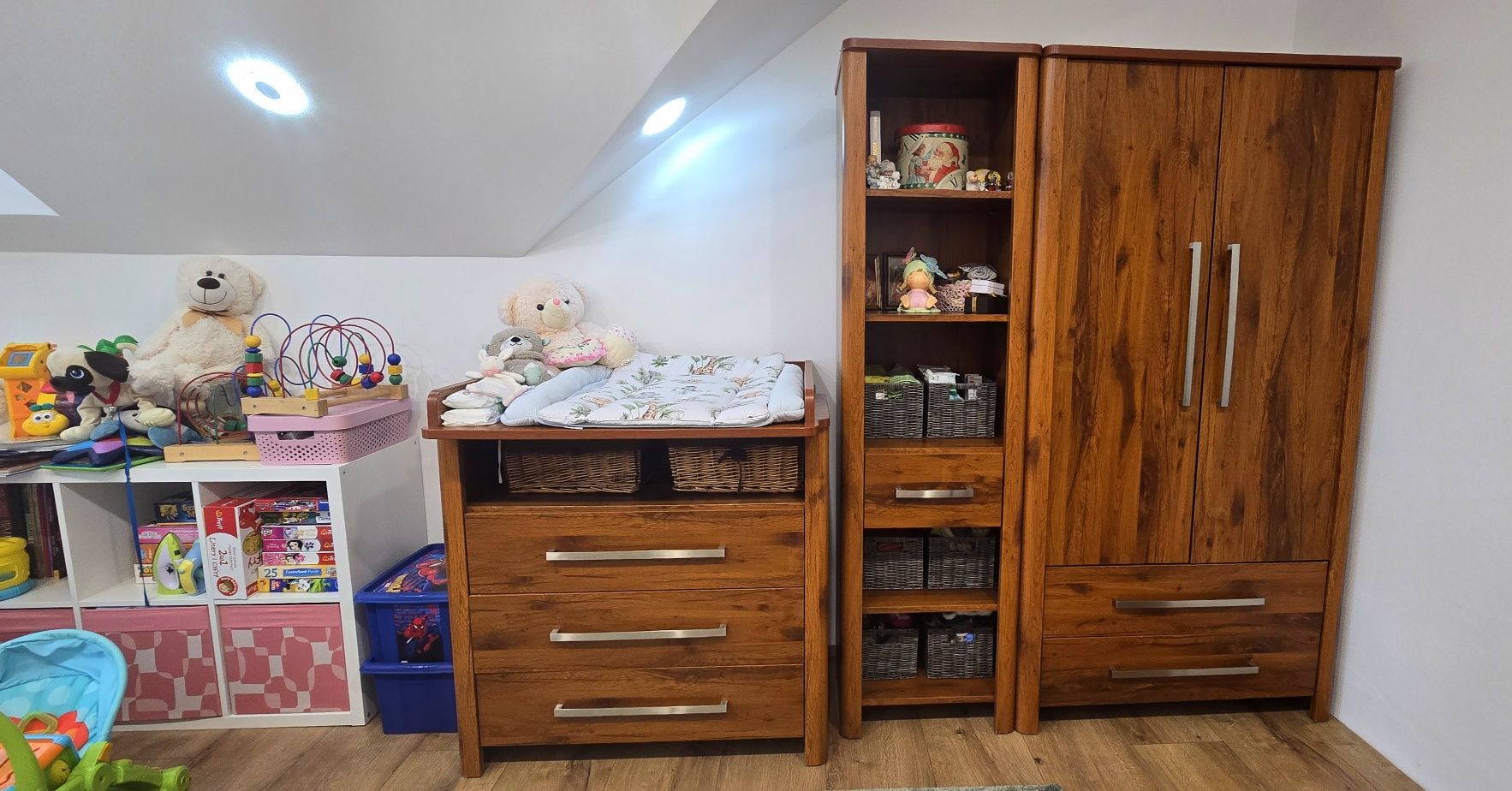Piękny Zestaw Mebli dziecięco - młodzieżowy łóżeczko niemowląt 70x140