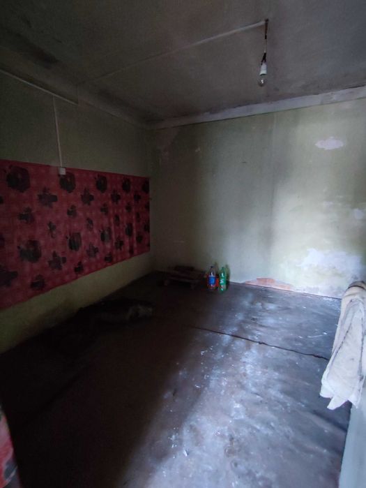 Півбудинка з окремою ділянкою і двором в центрі міста