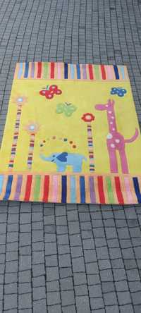 Kolorowy dywan dziecięcy
