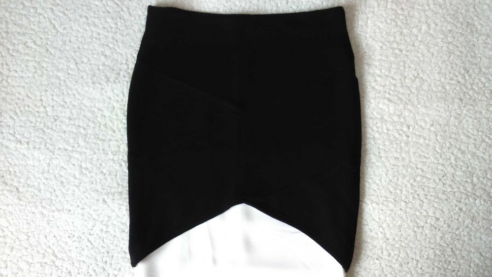 Спідниця    міні чорна рубчик Bershka