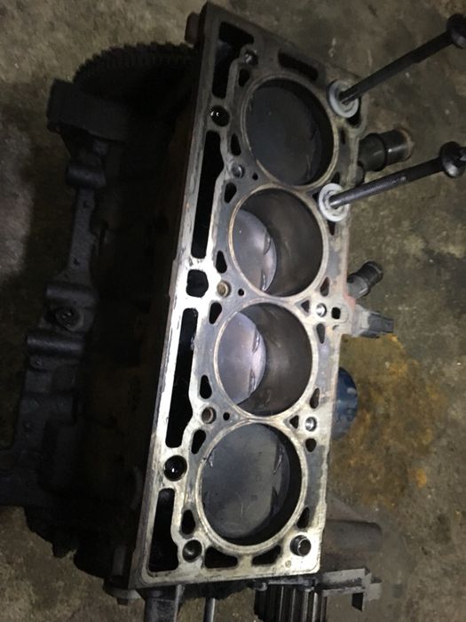 Cabeça sem válvulas Renaut Megan 1400 de 16 válvulas a gasolina fase 2