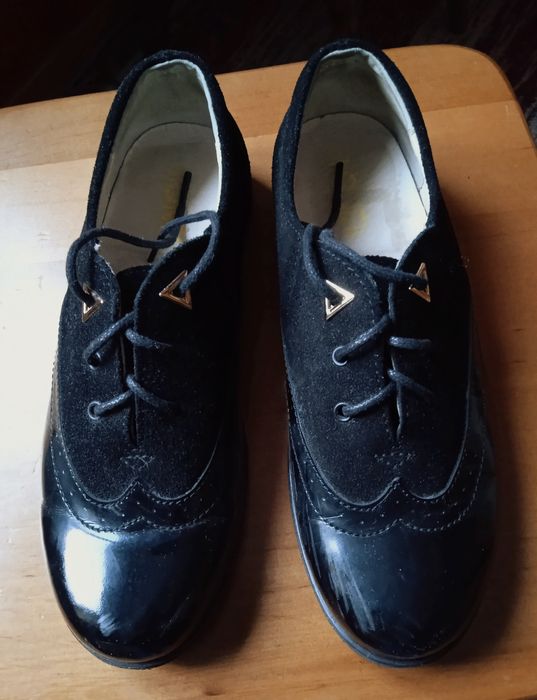 Туфлі чорні шкільні класичні на дівчинку, розмір 32.