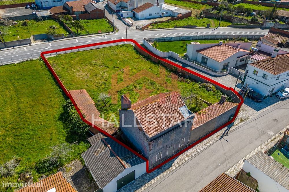 Moradia para Reconstrução / Anexos / Terreno com 1600m2 / Martingança