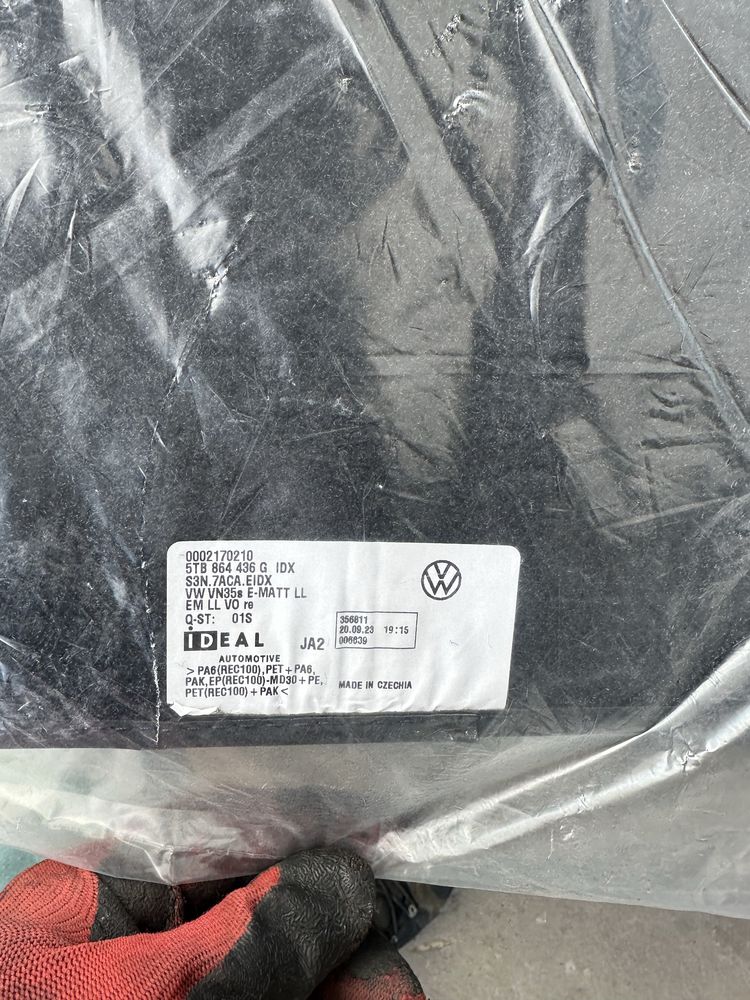 Передні коврики vw touran,vw caddy,5tb864435
