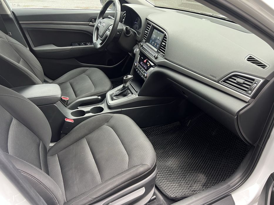 Hyundai Elantra 2016 год Автомат