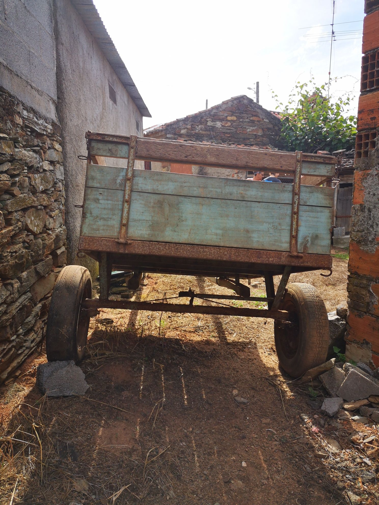 Carroça em madeira