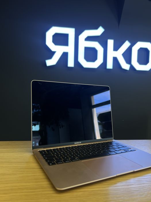 MacBook Air 13 Retina, Gold, 256GB with Apple M1  2020 used