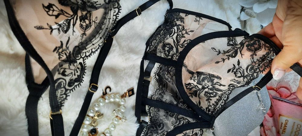 komplet bielizny elegancki gorsetowy beż czarny