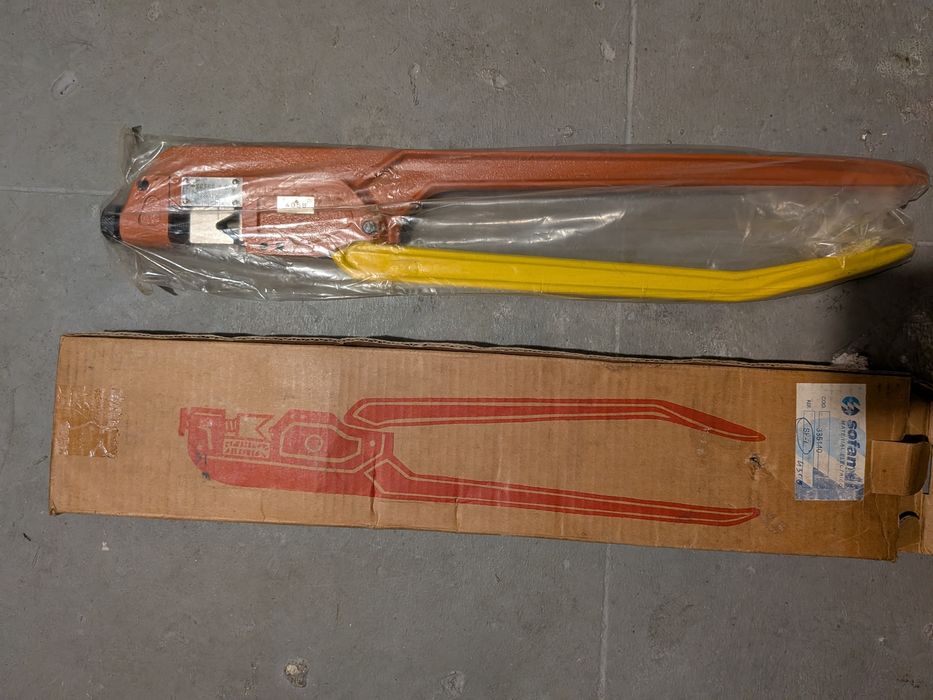 Vendo alicate de cravar