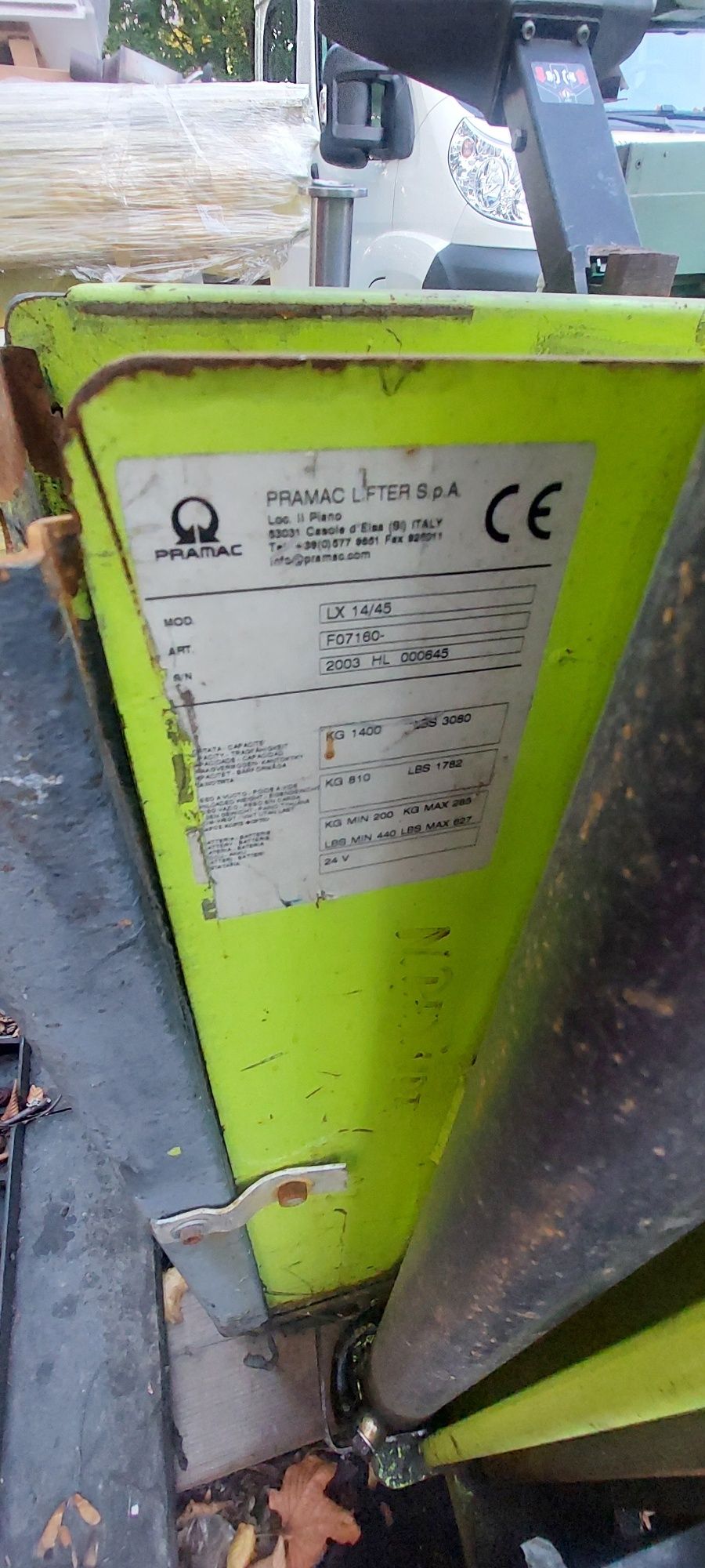 Wózek paleciak wysokiego podnoszenia elektryczny akumulatorowy 3 maszt