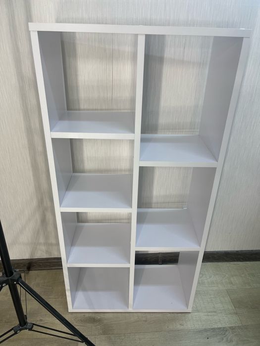 Стелаж білий невеликий