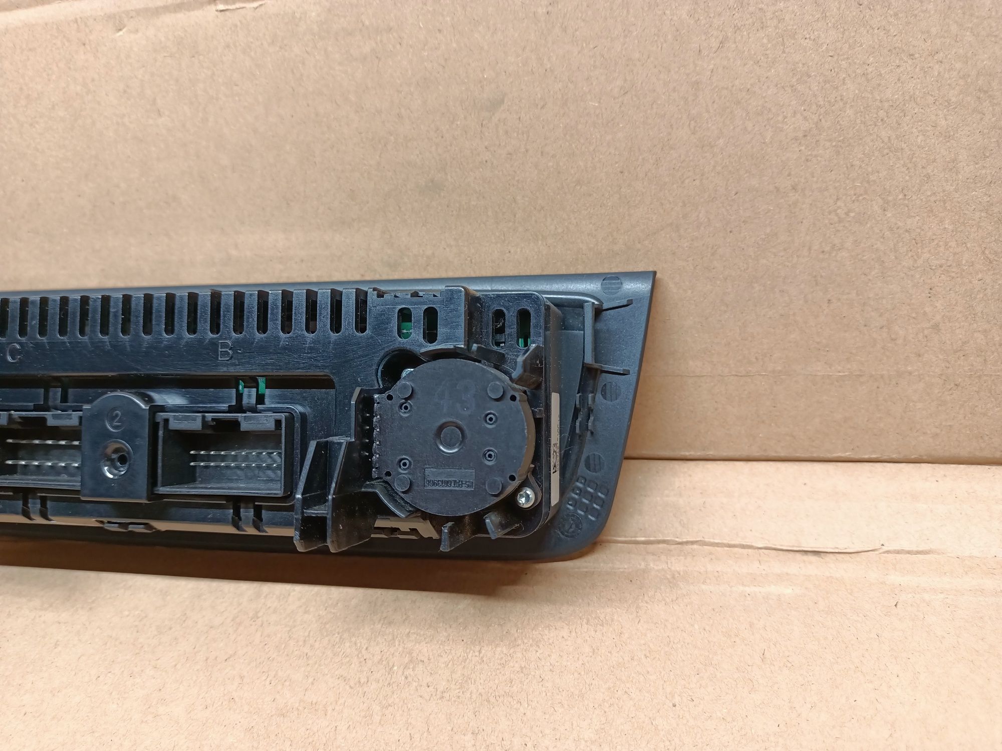 Panel nawiewu klimatyzacji climatronic Seat Ibiza IV