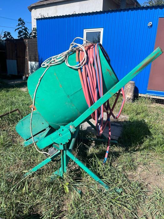 Продам бетономішалку