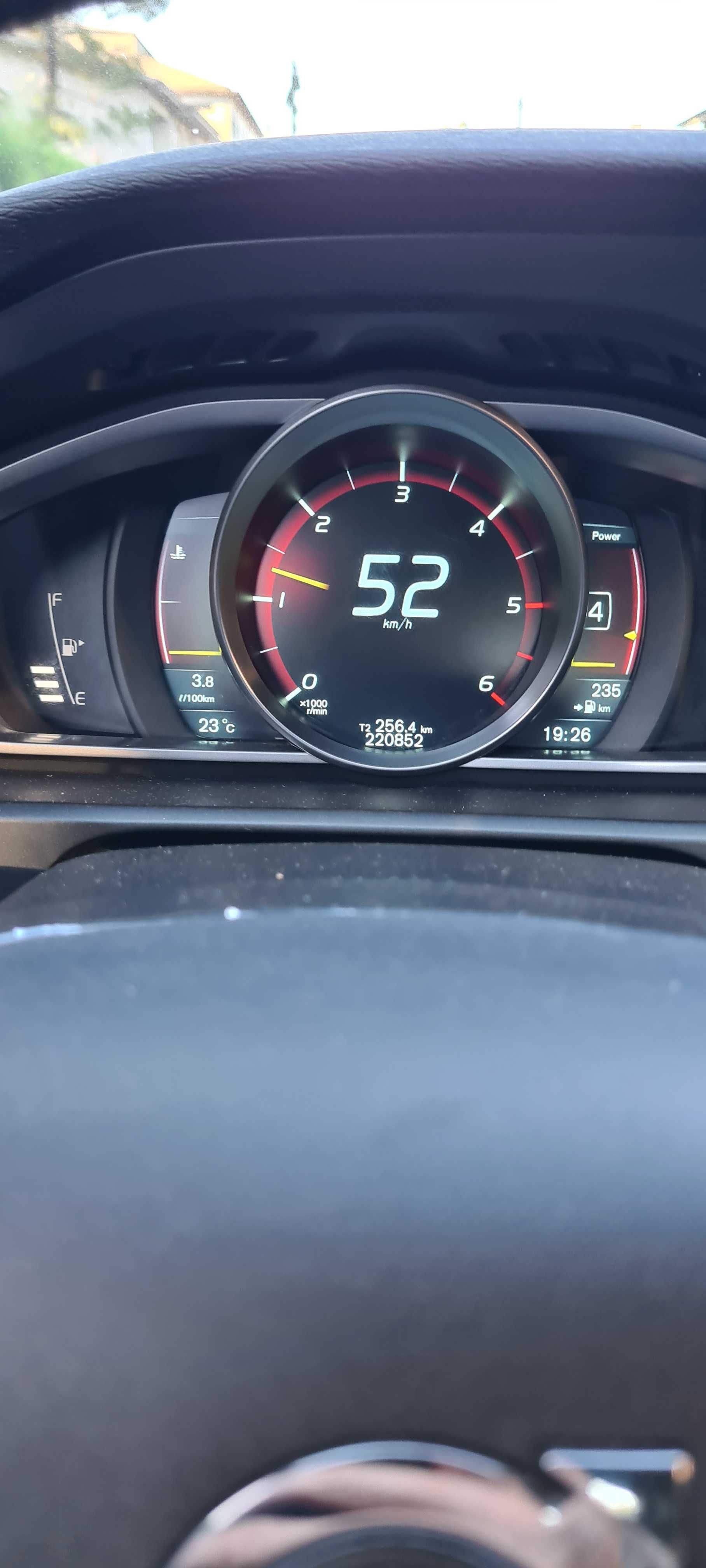 Volvo v40 d2 versão R DESIGN