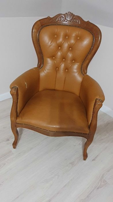 Komplet skórzany pikowany do salonu w stylu Ludwik XVI.