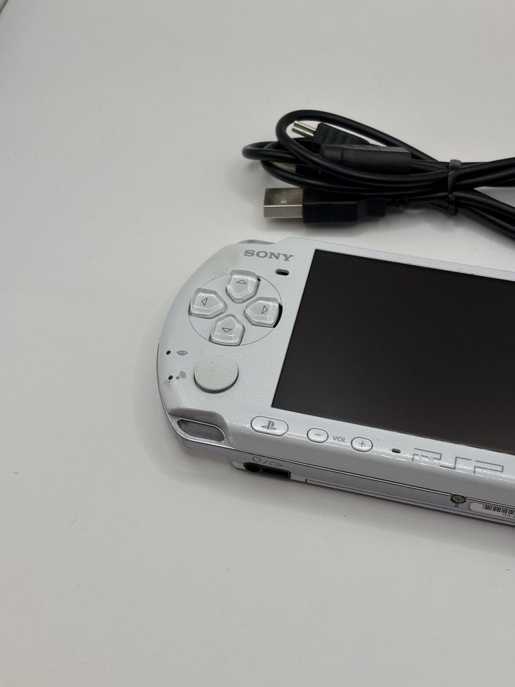 biała konsola PSP 3000 slim + adapter + kabel stan bardzo dobry