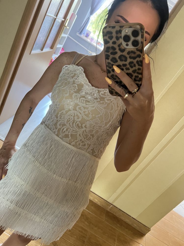 Sukienka 34 XS ecru mini balowa elegancka frędzle wieczorowa