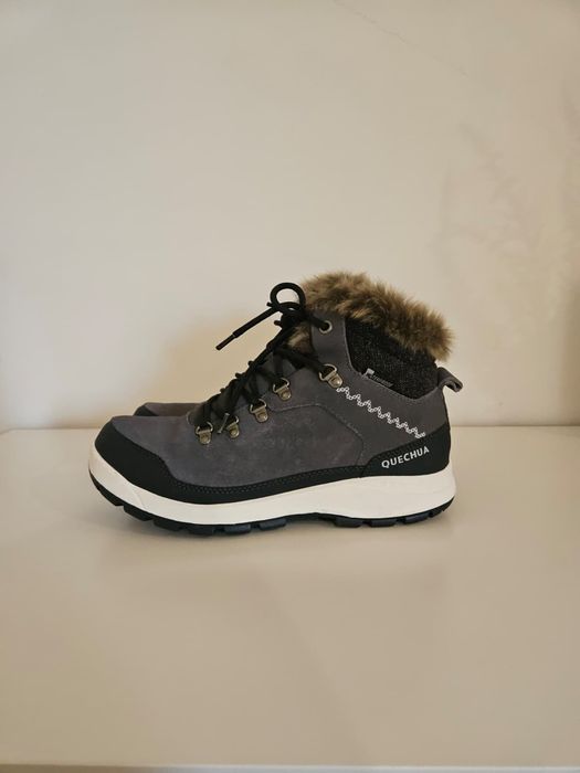 Bota marca Quechua