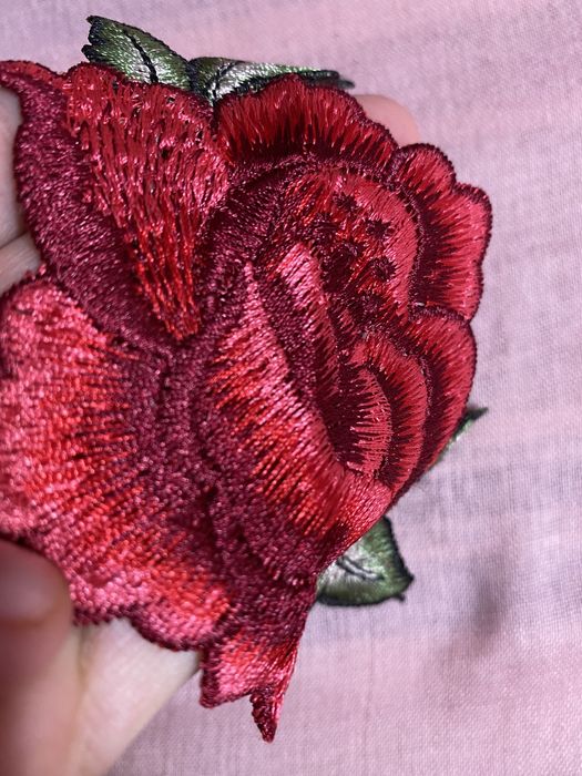 Aplique / Emblema bordado Rosa Vermelha