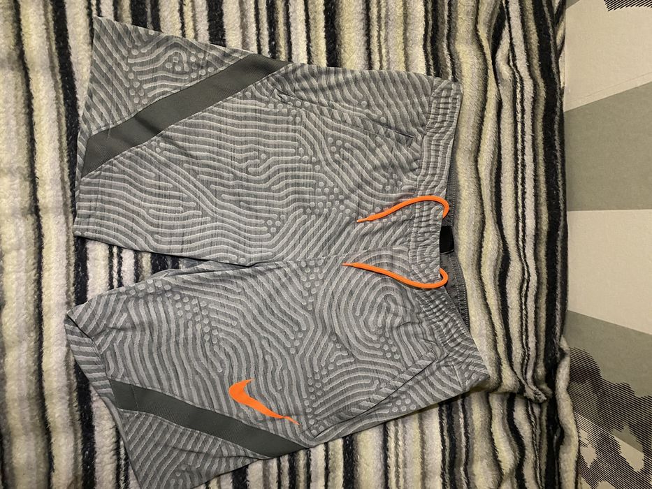 Оригінальні шорти від Nike Dri-Fit