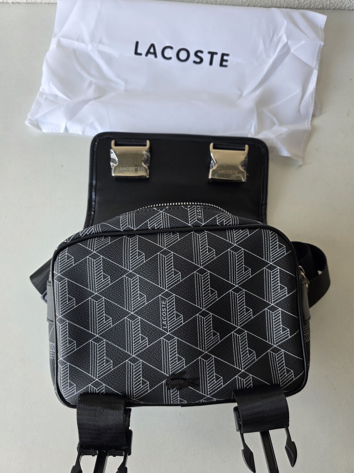 Bolsa lacoste nunca usada