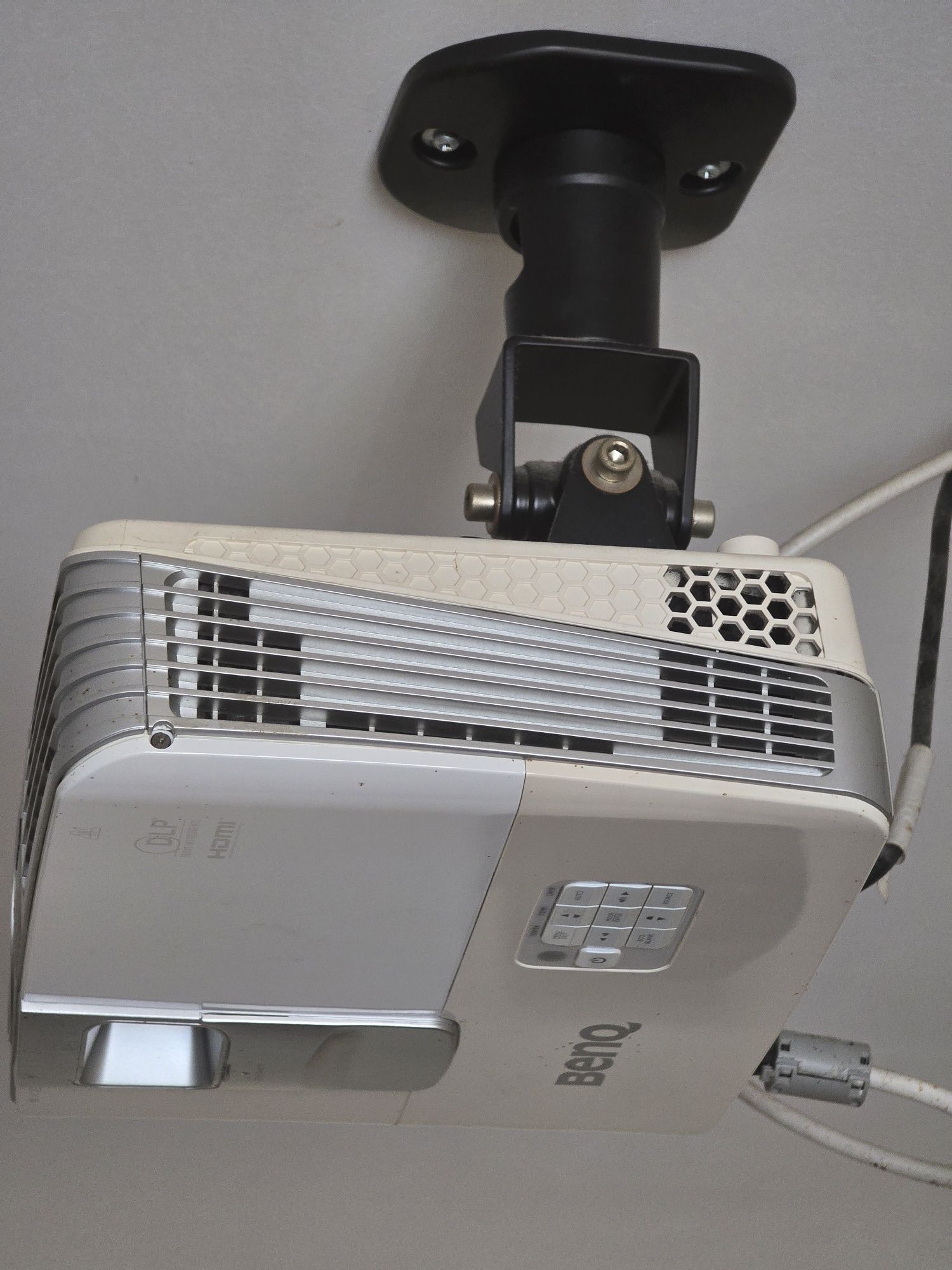Projetor 1080P BENQ W1070 com extras