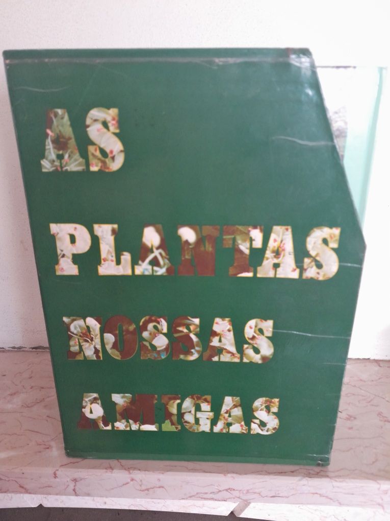 Colecção de 8 livros Enciclopédia  das Plantas