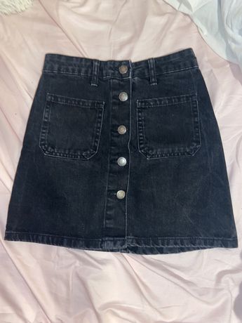czarna spodniczka jeansowa bershka