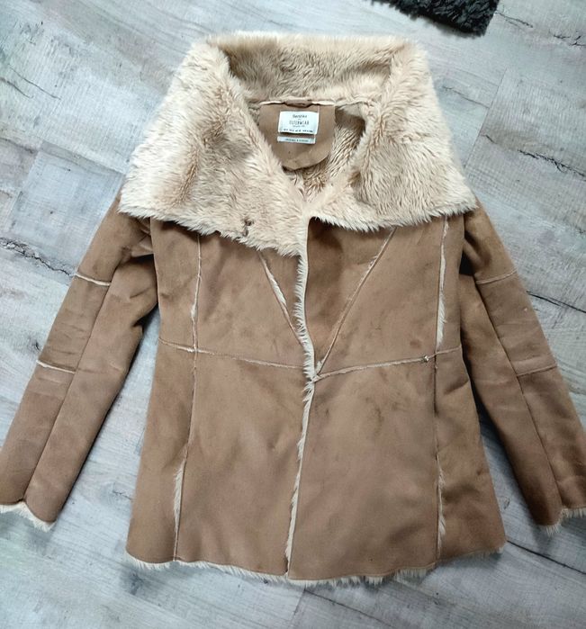 Płaszczyk, kożuszek Bershka