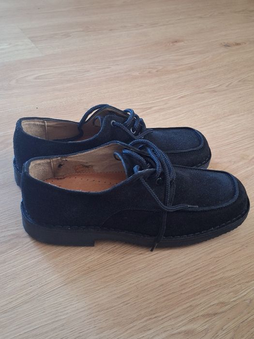 Sapatos camurça novos 43
