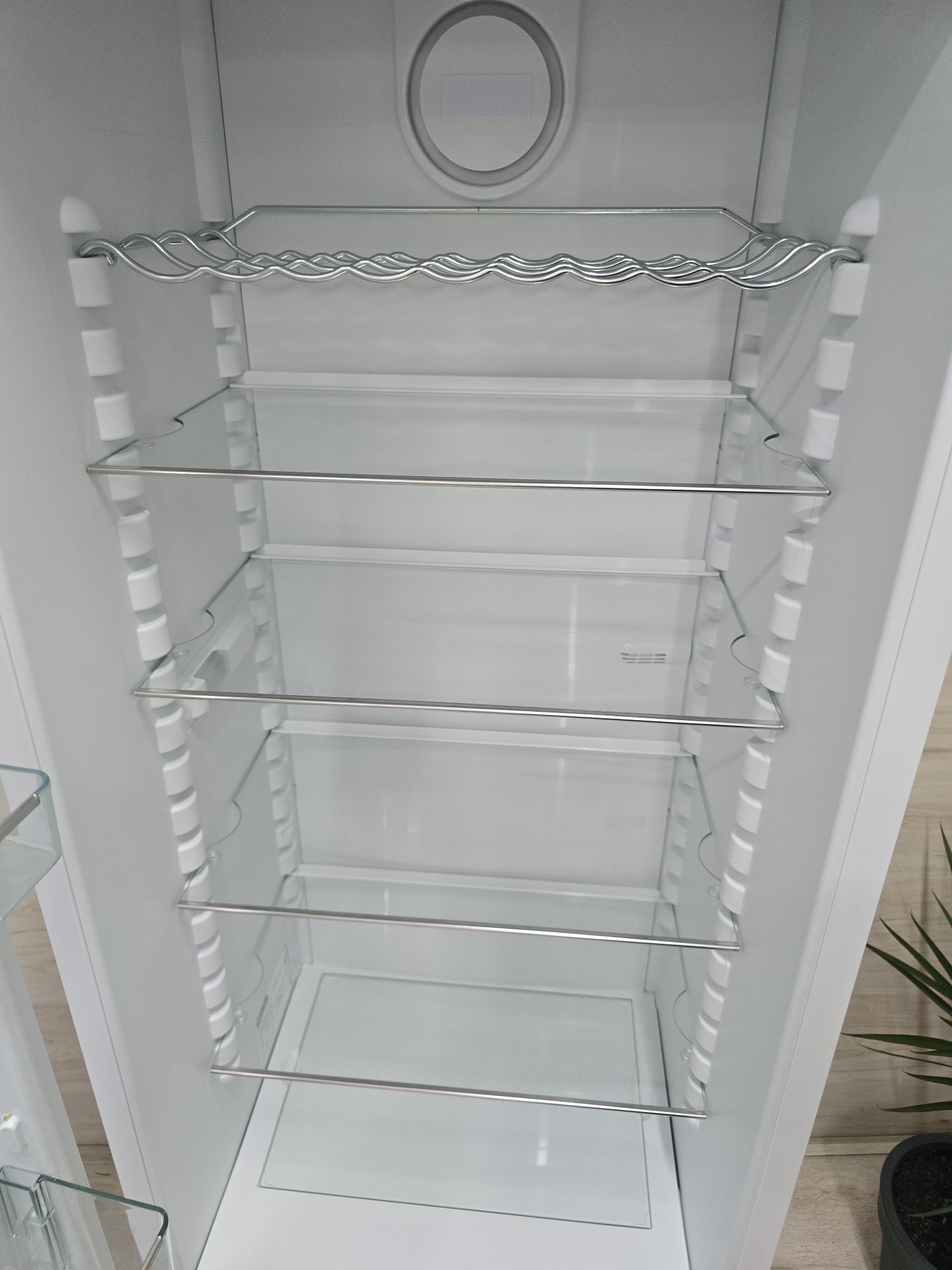 Вмонтований Холодильник без Морозилки K37272 BioFresh