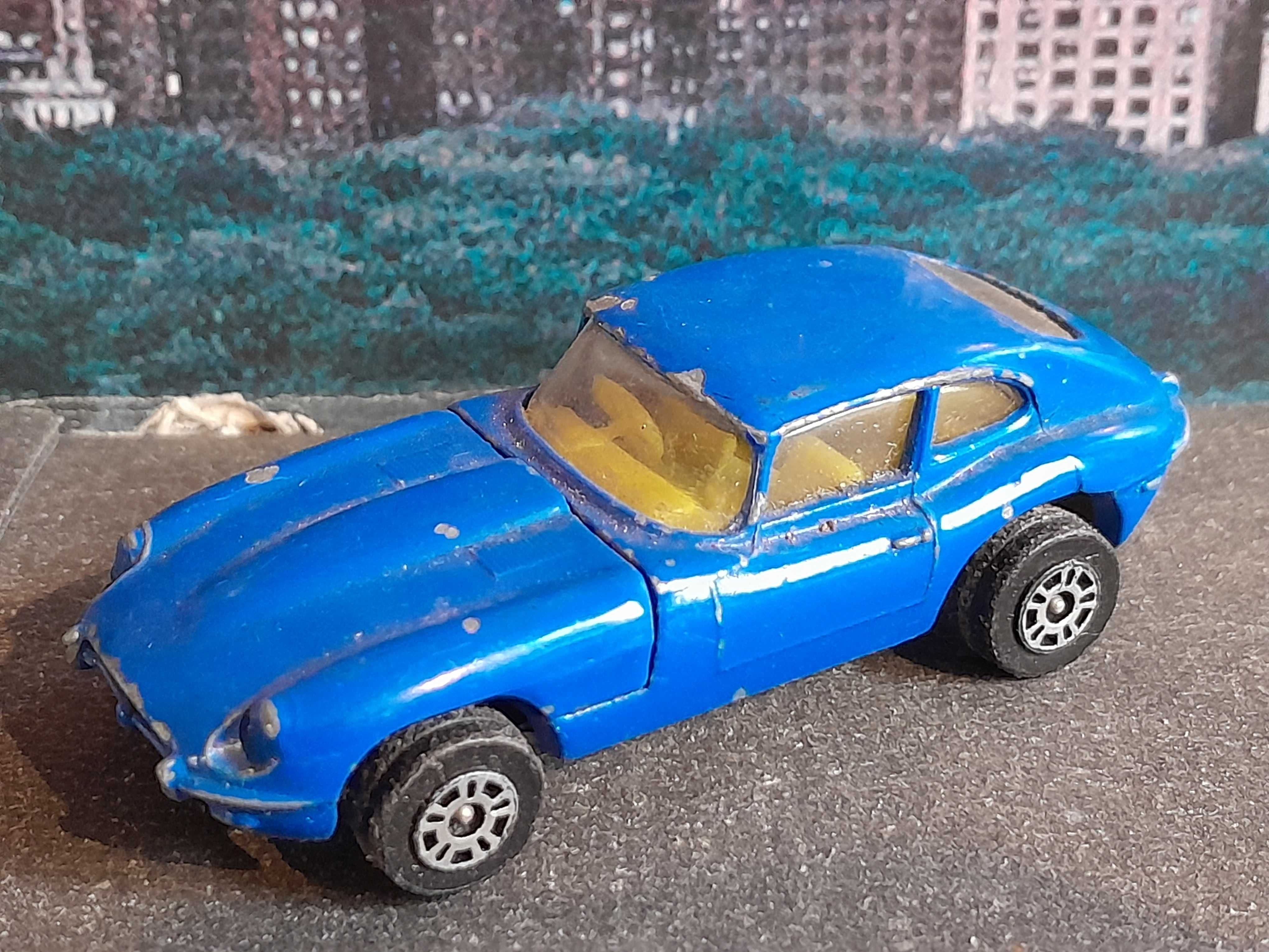 Stary resorak Corgi Juniors Jaguar E Type 2+2 WhizzWheels do kolekcji