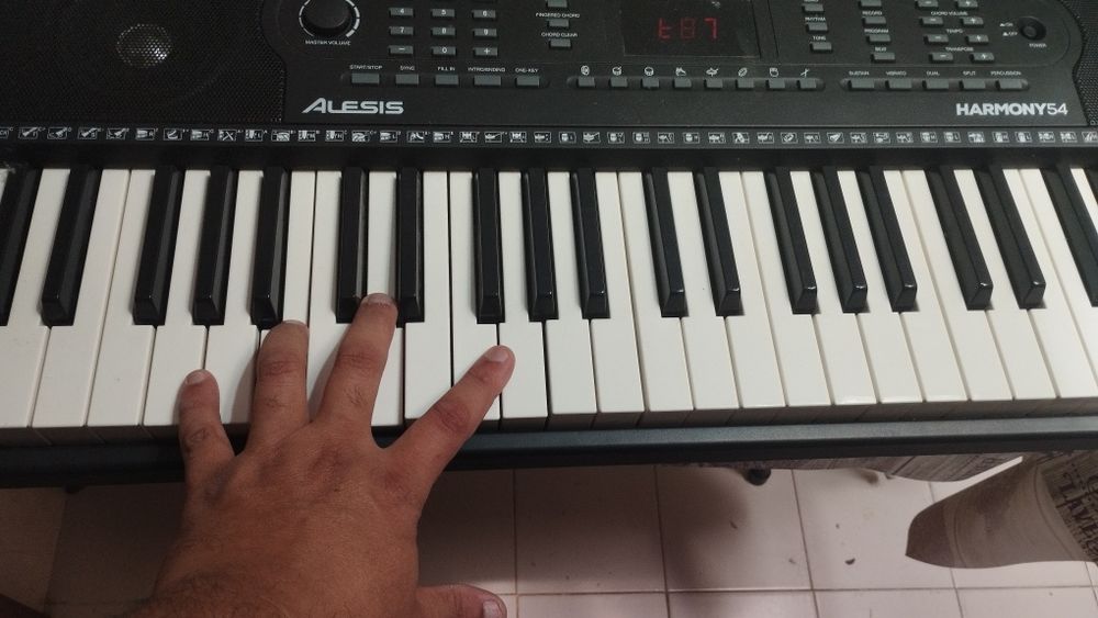 Teclado musical para iniciantes e quem queira arranjar