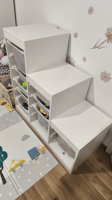 Regał szafka Trofast biała Ikea z pojemnikami